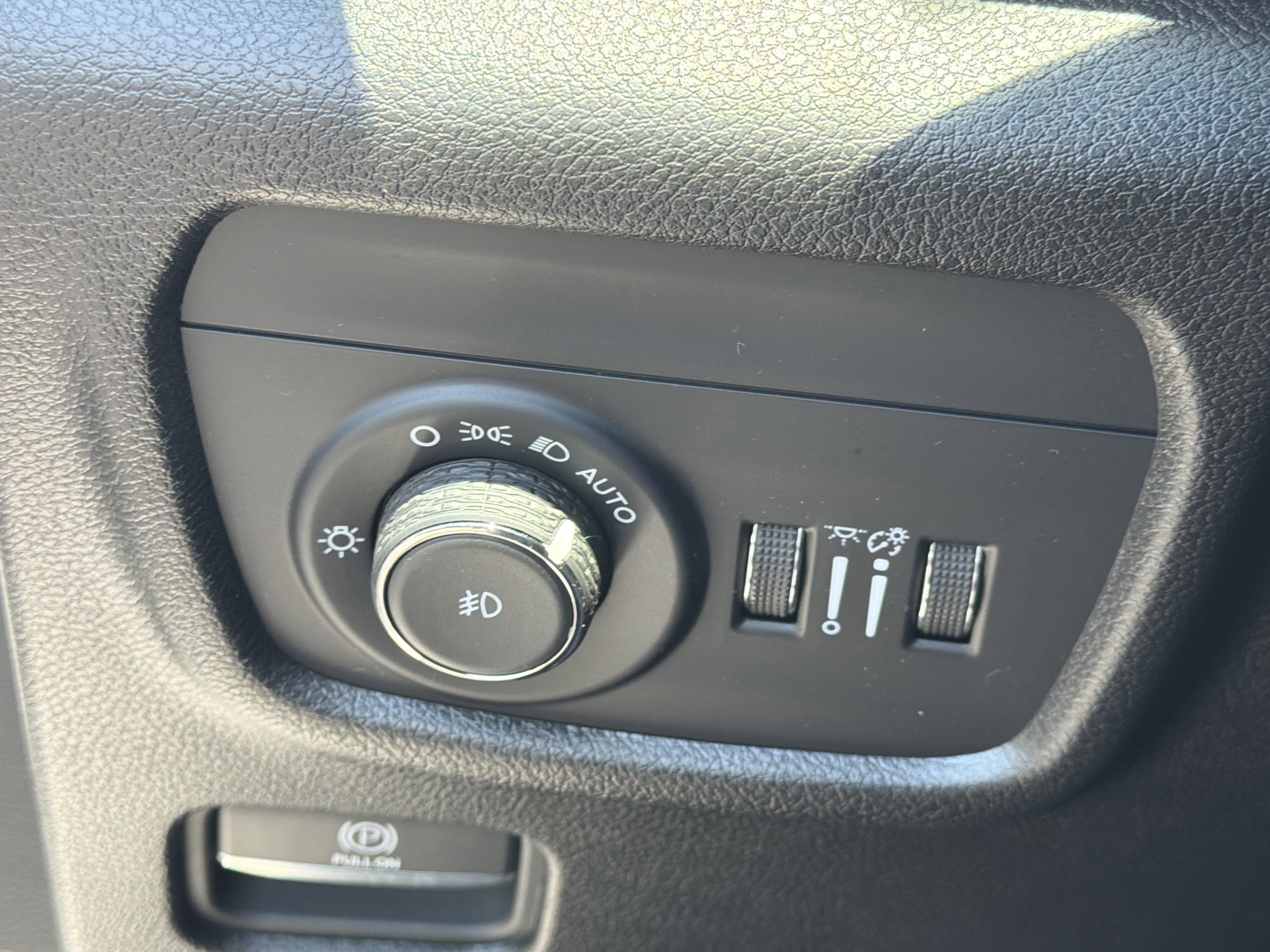Used 2024 Jeep Grand Cherokee L Limited w/ Black Appearance Package AWD/4WD image 38