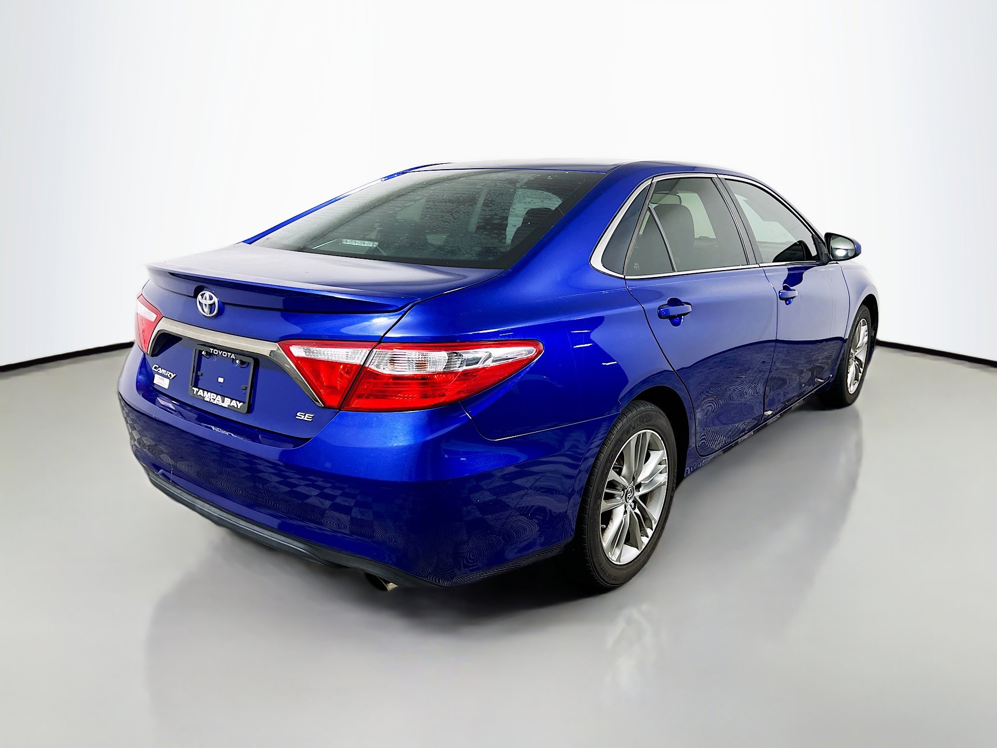 Used 2015 Toyota Camry SE image 4