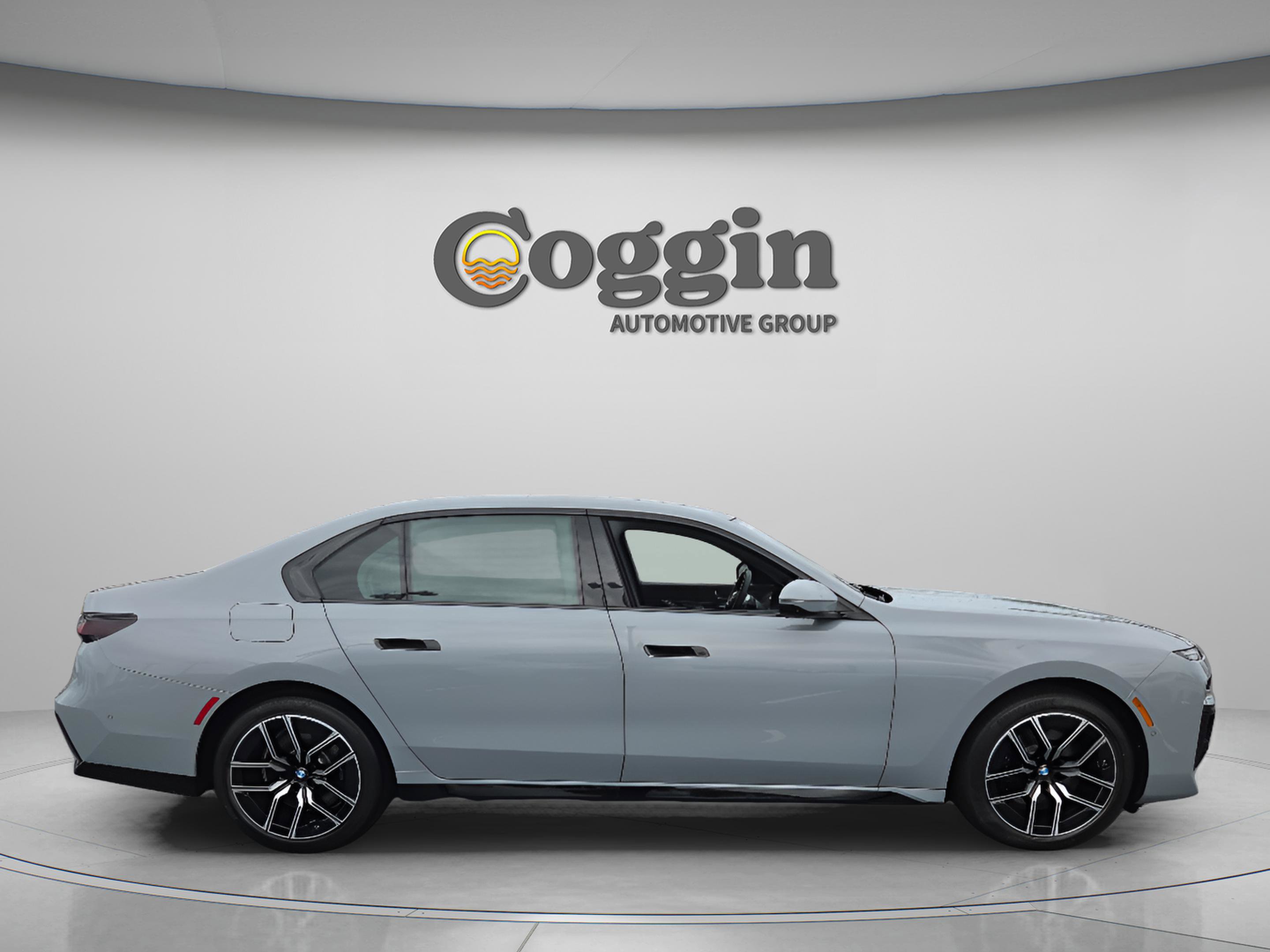 Used 2024 BMW 740i xDrive w/ Premium Package AWD/4WD image 6