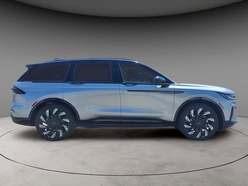 New 2025 Lincoln Nautilus Reserve w/ Jet Appearance Package AWD/4WD image 9