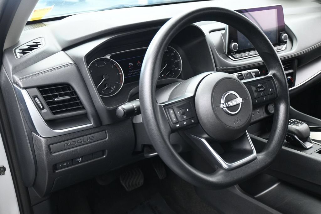 Used 2024 Nissan Rogue S FWD image 14