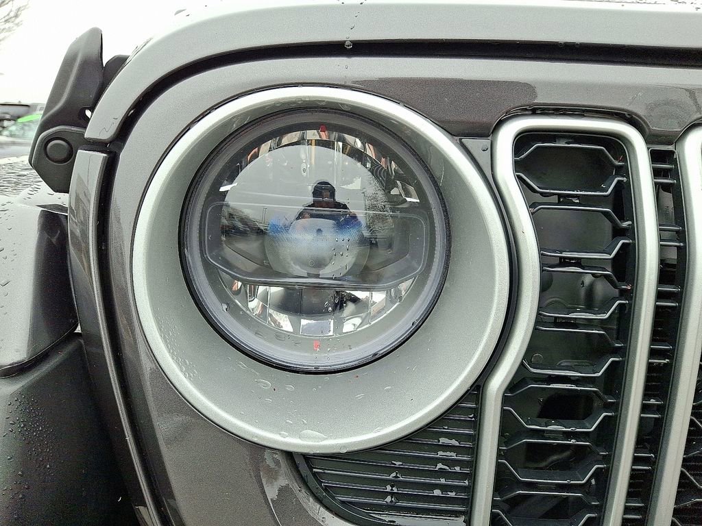 Used 2025 Jeep Wrangler Unlimited Sahara image 9