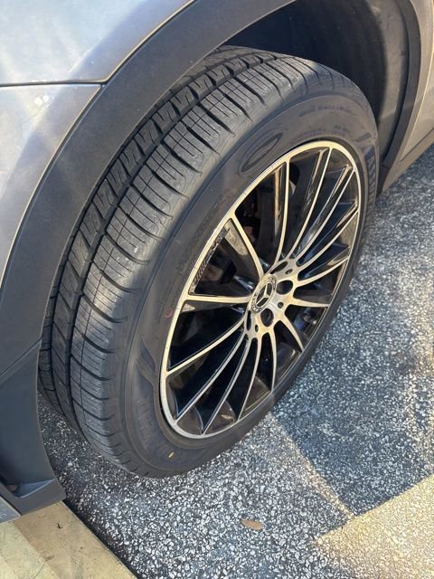 Used 2022 Mercedes-Benz GLC 300 image 1