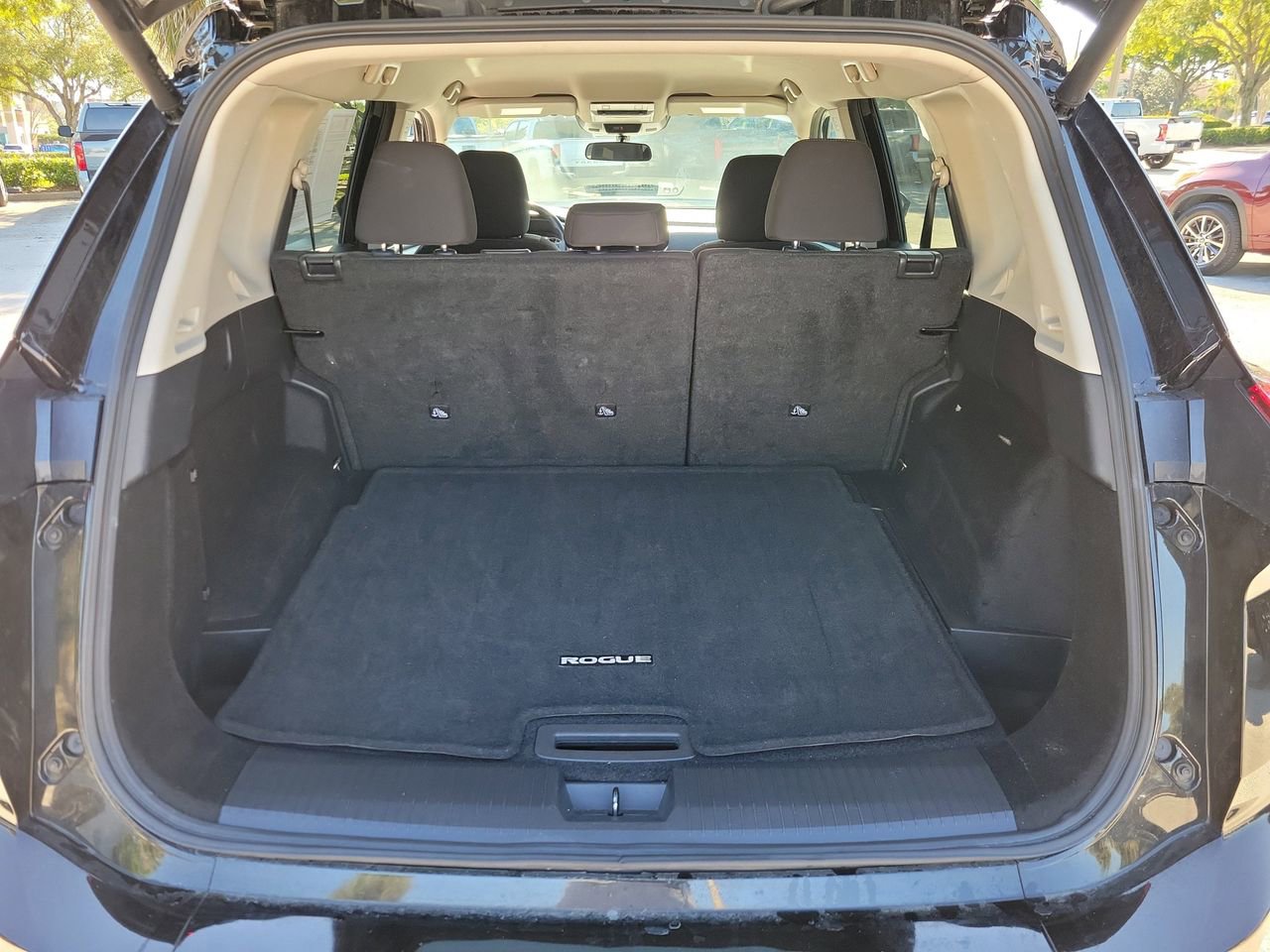 Used 2025 Nissan Rogue SV image 7