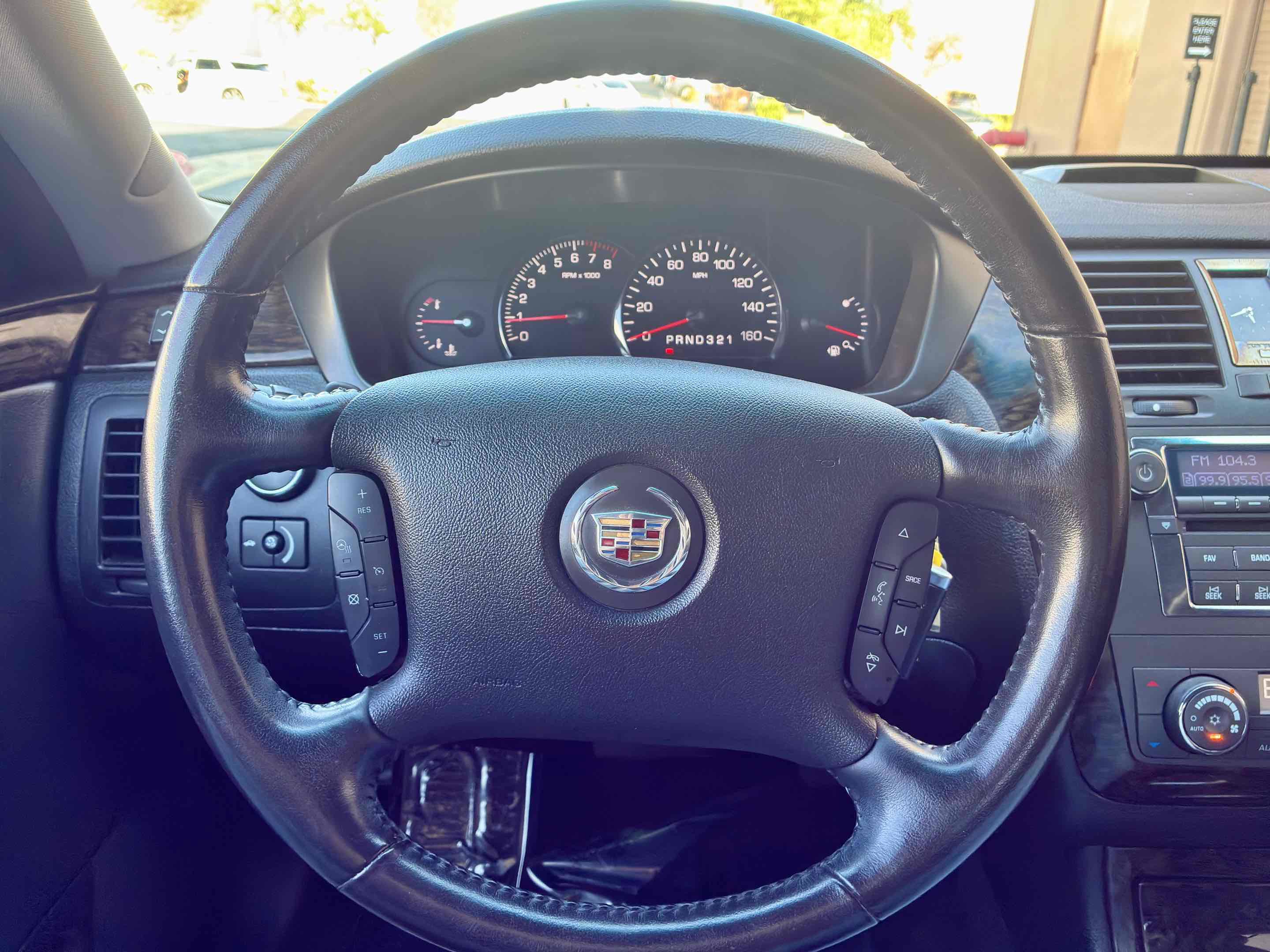 Used 2011 Cadillac DTS Luxury FWD image 21