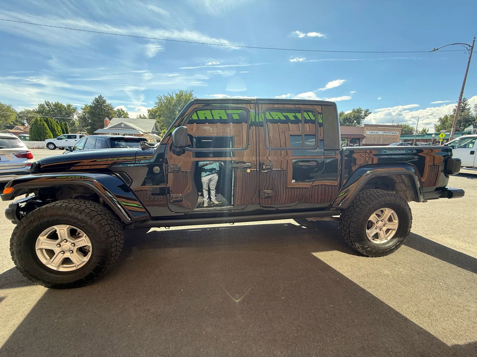Used 2023 Jeep Gladiator Sport image 3