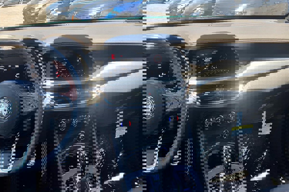 New 2025 Alfa Romeo Stelvio Sprint image 7