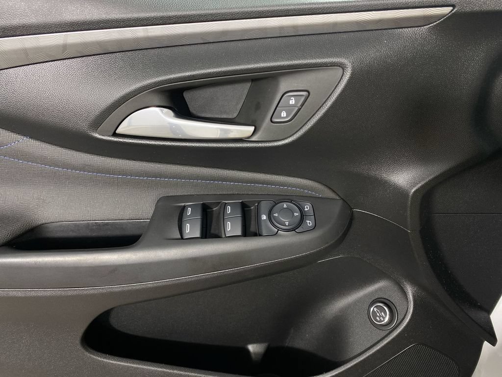 Certified 2025 Buick Envista Sport Touring w/ Convenience I Package FWD image 13