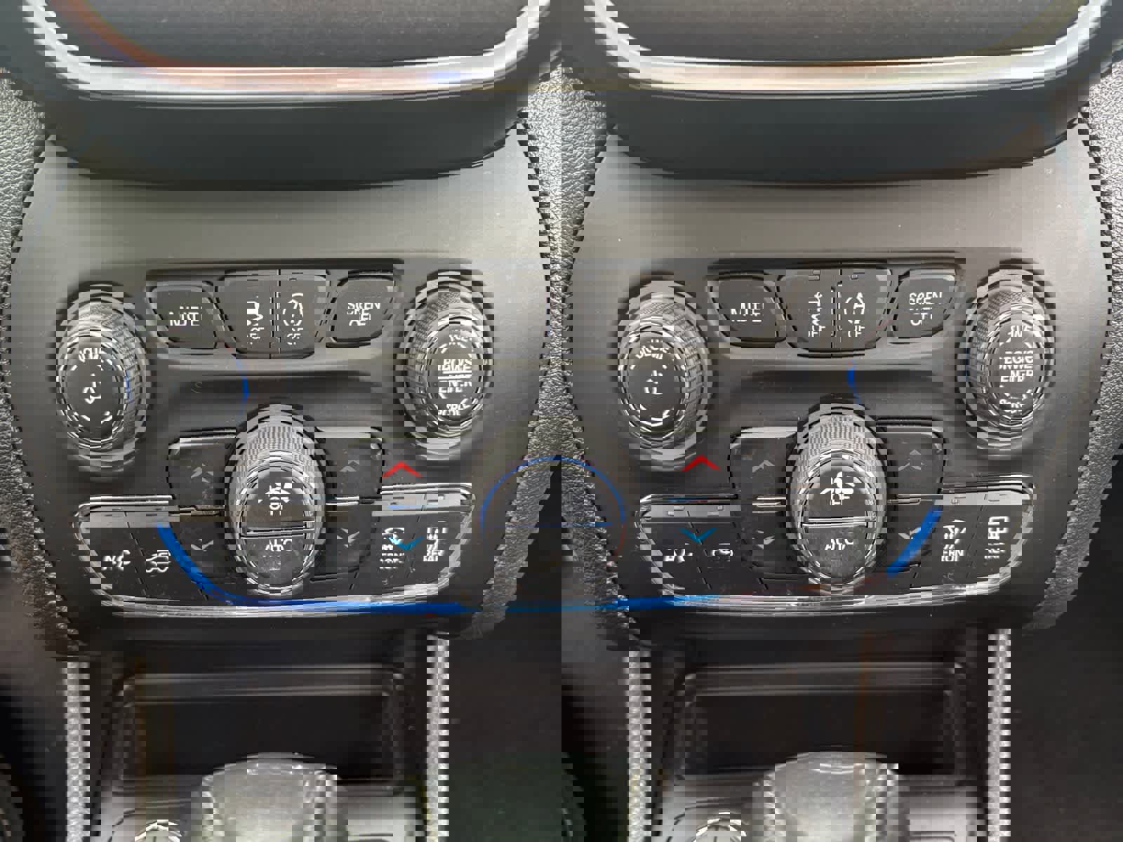 Used 2022 Jeep Cherokee Trailhawk w/ Trailhawk Elite Value Package image 21