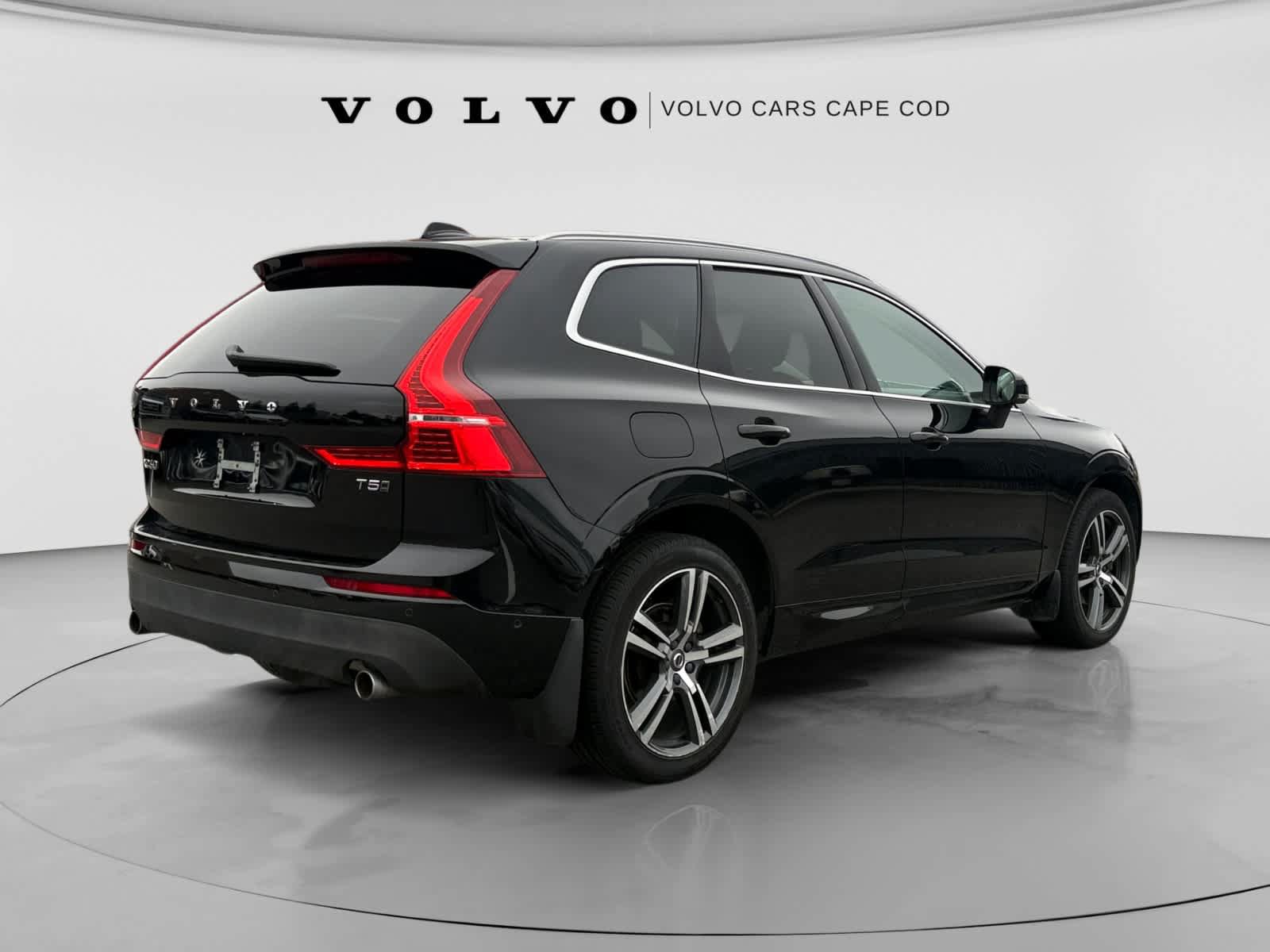 Used 2019 Volvo XC60 T5 Momentum w/ Protection Package AWD/4WD image 7