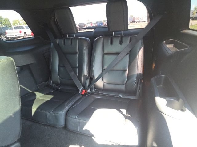 Used 2018 Ford Explorer XLT w/ Equipment Group 202A AWD/4WD image 17