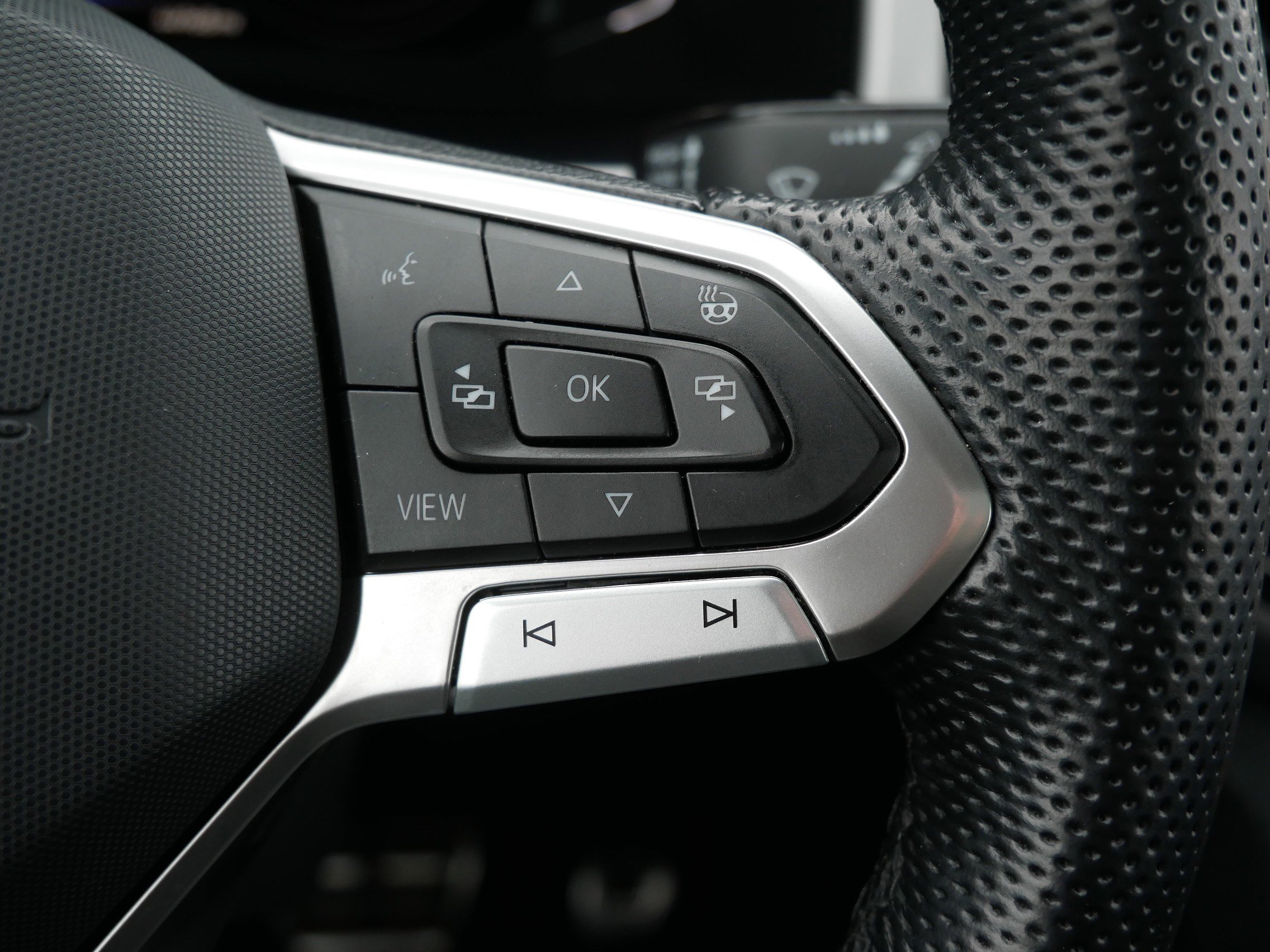 Certified 2023 Volkswagen Atlas Cross Sport SEL R-Line image 29