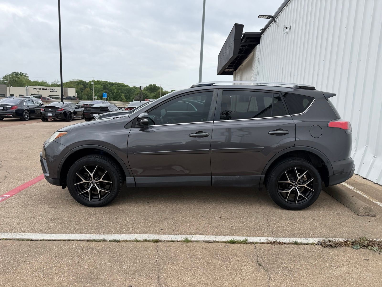 Used 2018 Toyota RAV4 SE w/ Power Extra Value Package image 3