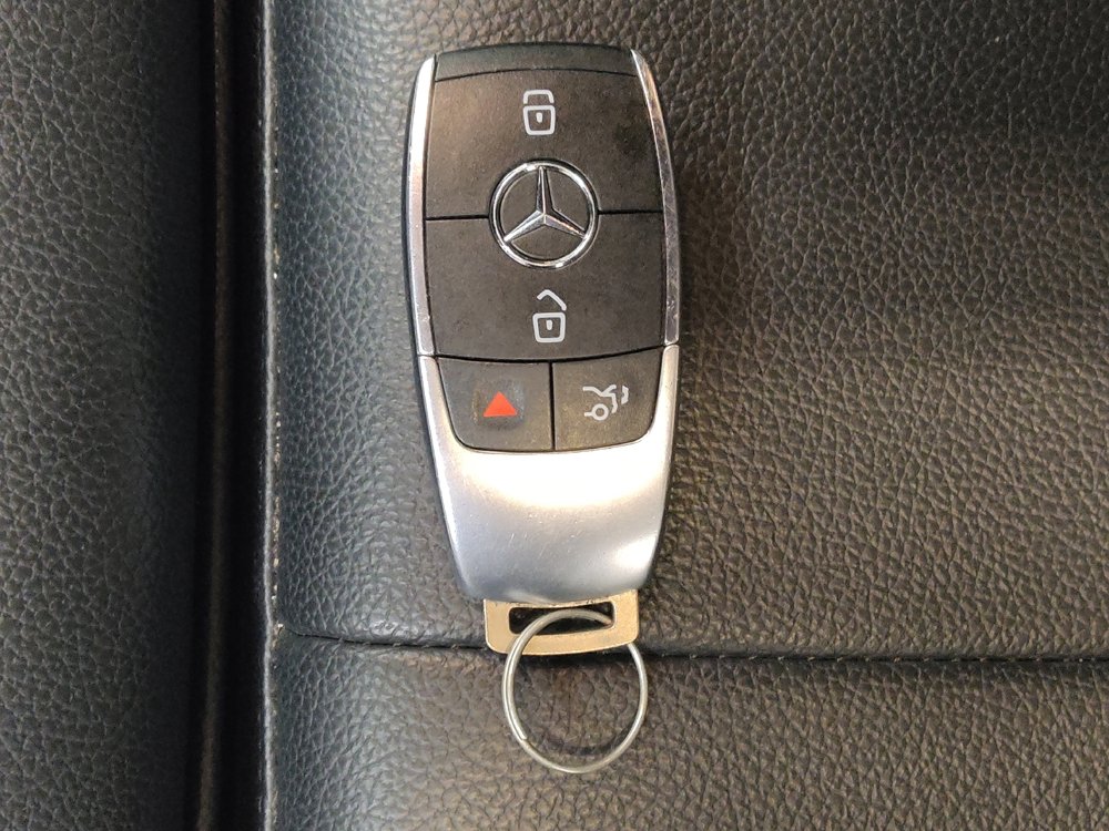 Used 2020 Mercedes-Benz GLB 250 w/ Premium Package image 32