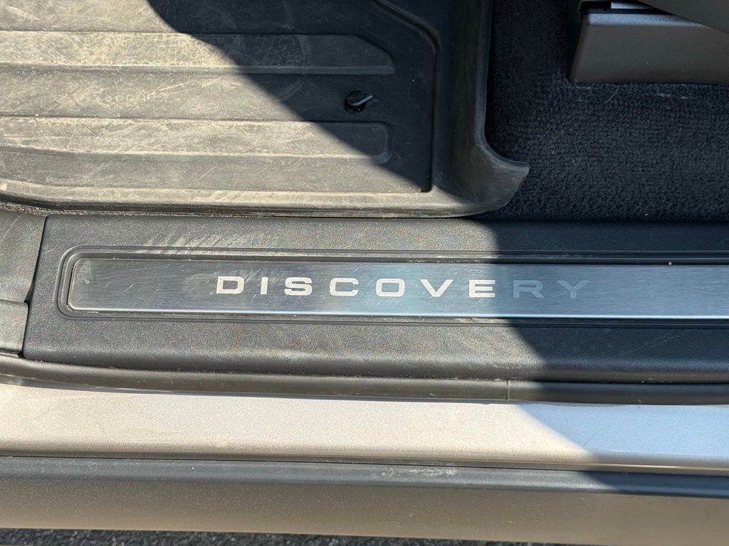 Certified 2025 Land Rover Discovery Dynamic SE image 13