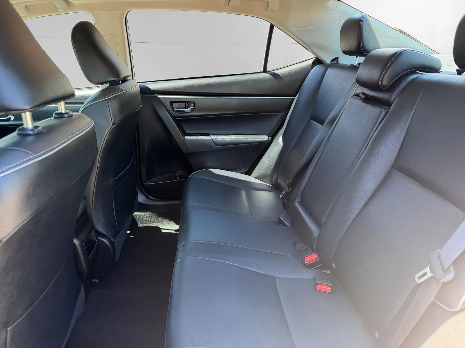 Used 2018 Toyota Corolla XLE FWD image 16