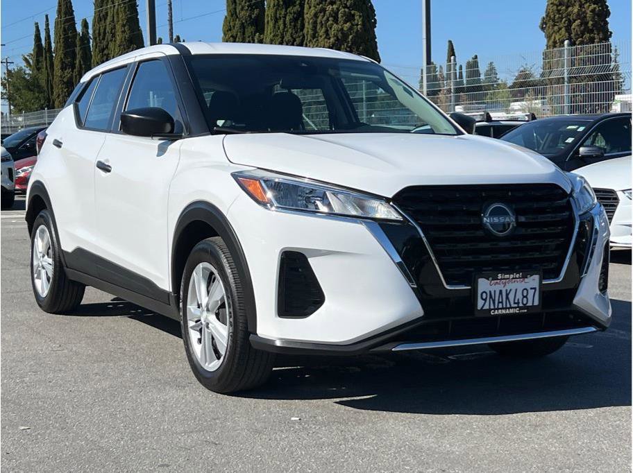 Used 2024 Nissan Kicks S image 3