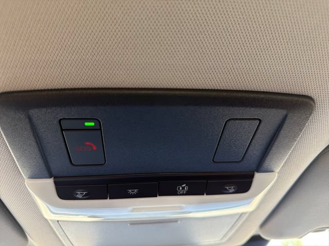 Used 2022 Nissan Pathfinder SV AWD/4WD image 19