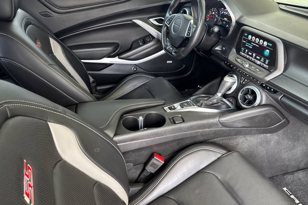Used 2018 Chevrolet Camaro SS RWD image 17