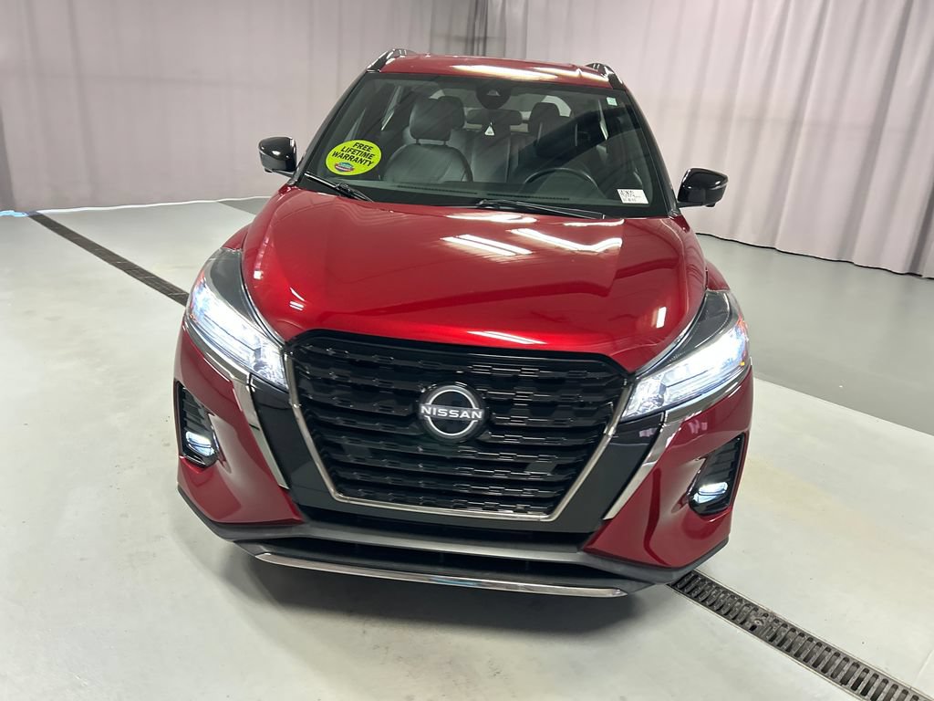 Used 2023 Nissan Kicks SR w/ SR Premium Package FWD image 2