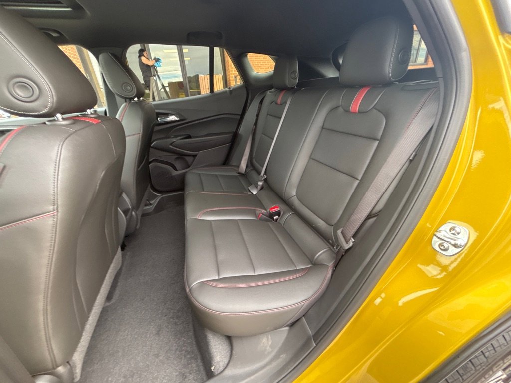 Used 2025 Chevrolet Trax RS w/ Sunroof Package image 11
