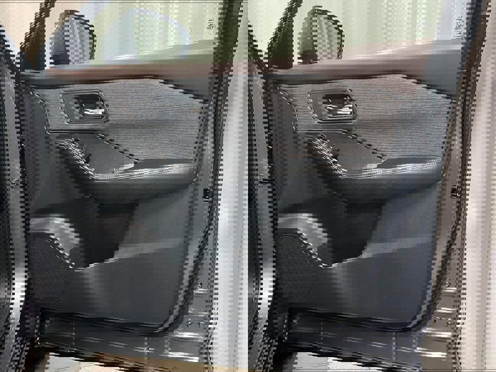 Used 2022 Nissan Rogue SV image 12