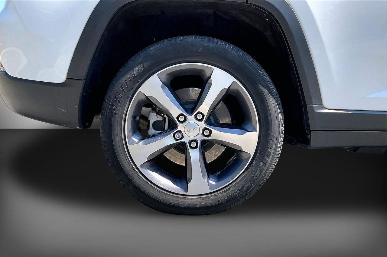 Used 2023 Jeep Grand Cherokee 4WD 4xe w/ Luxury Tech Group II image 34
