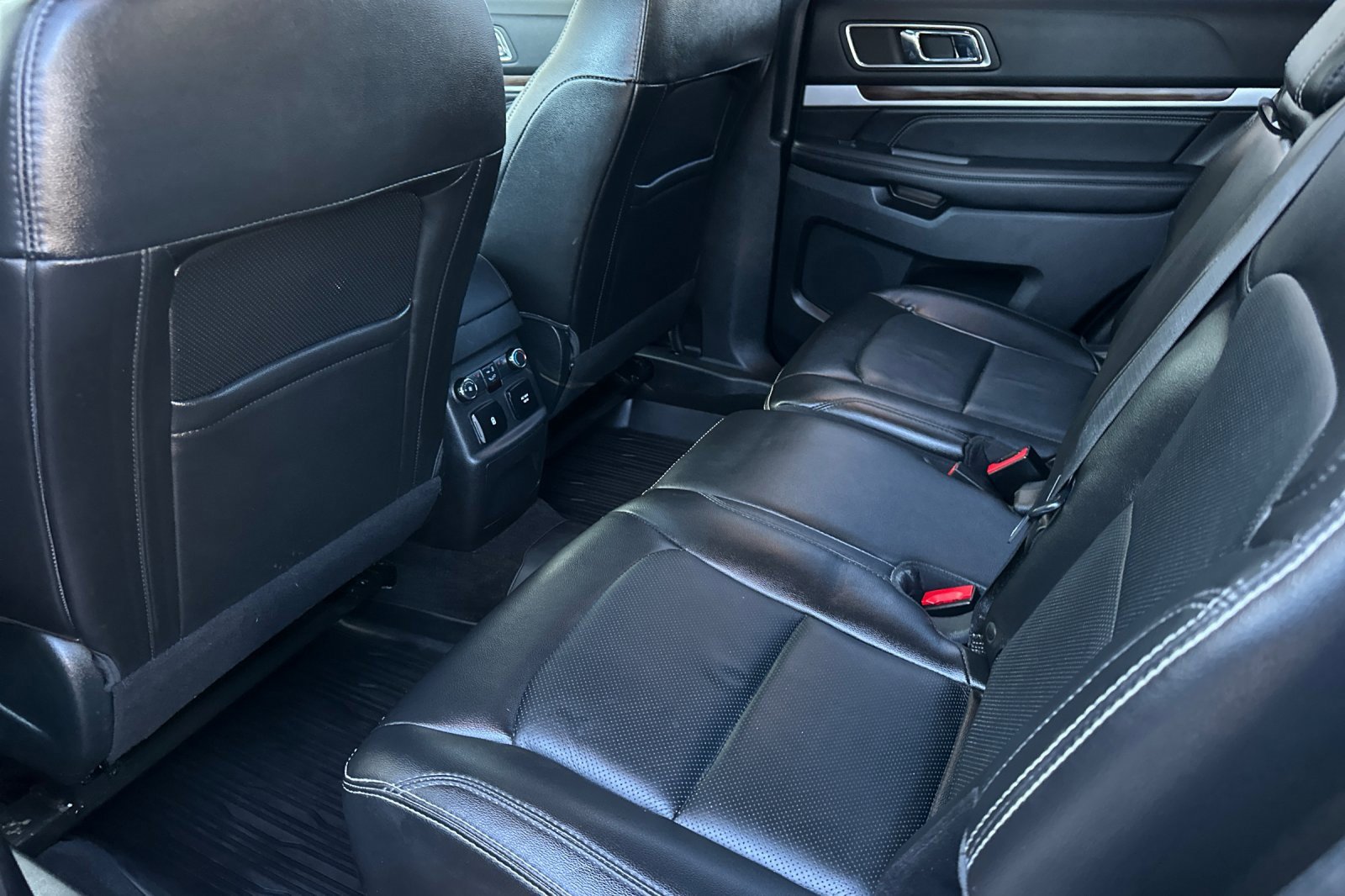 Used 2018 Ford Explorer Limited w/ Equipment Group 301A image 12