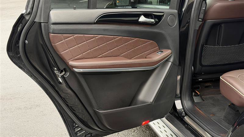 Used 2016 Mercedes-Benz GL 550 4MATIC image 44