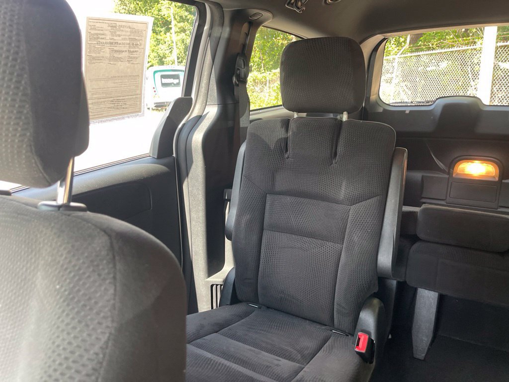 Used 2017 Dodge Grand Caravan SE FWD image 12