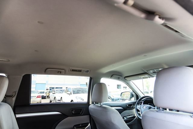 Used 2014 Toyota Highlander LE AWD/4WD image 46