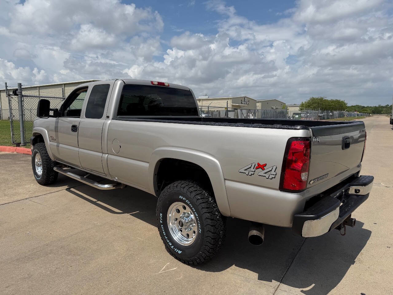 Used 2006 Chevrolet Silverado 3500 LT w/ Heavy-Duty Power Package AWD/4WD image 29