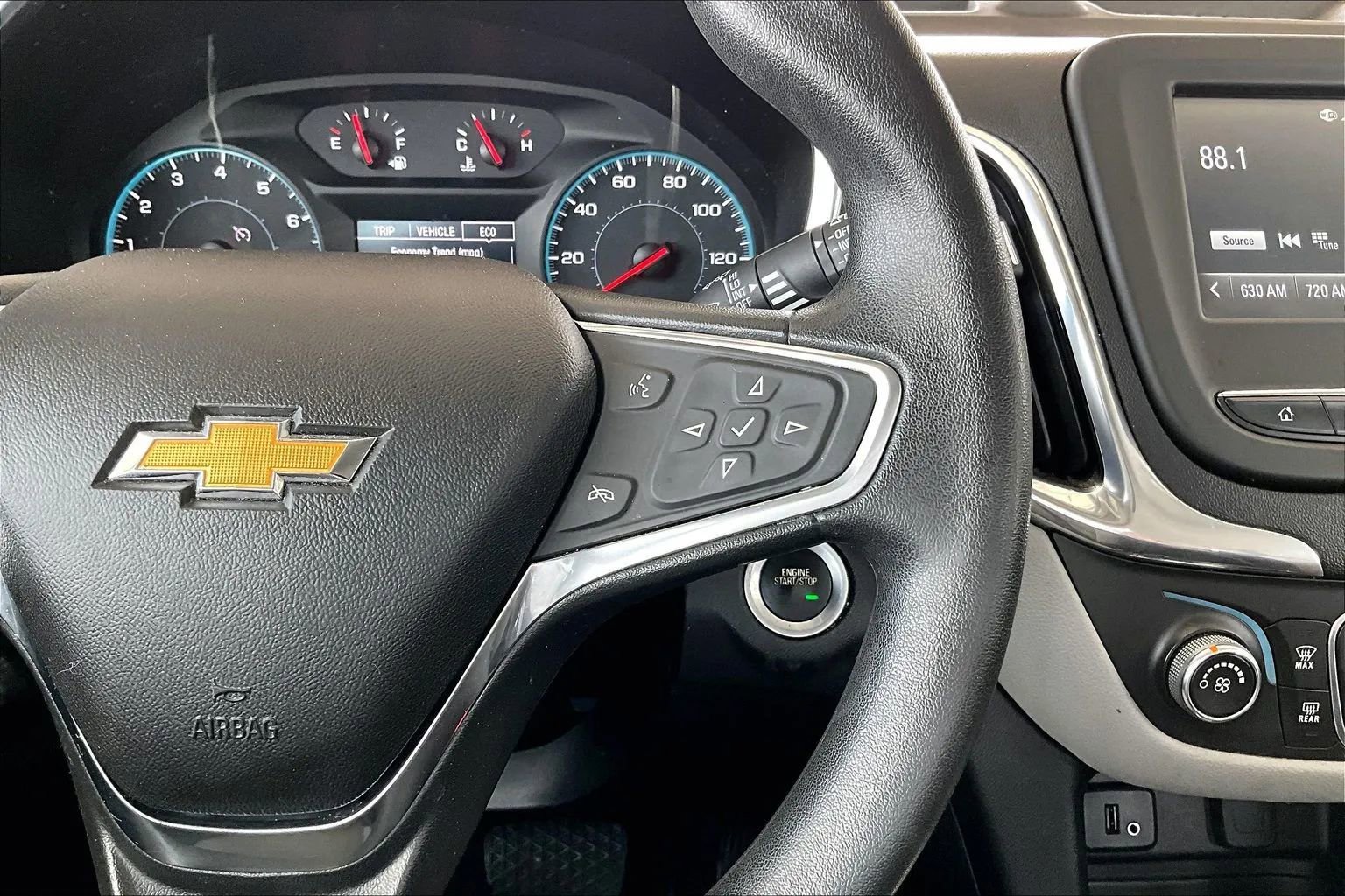 Used 2018 Chevrolet Equinox LS FWD image 11
