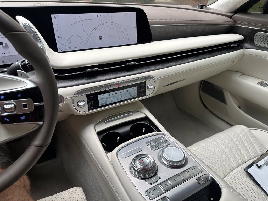 Used 2025 Genesis G90 3.5T AWD/4WD image 11