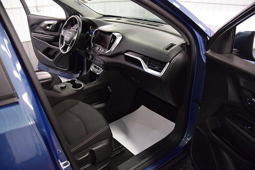 Used 2024 GMC Terrain SLE image 28