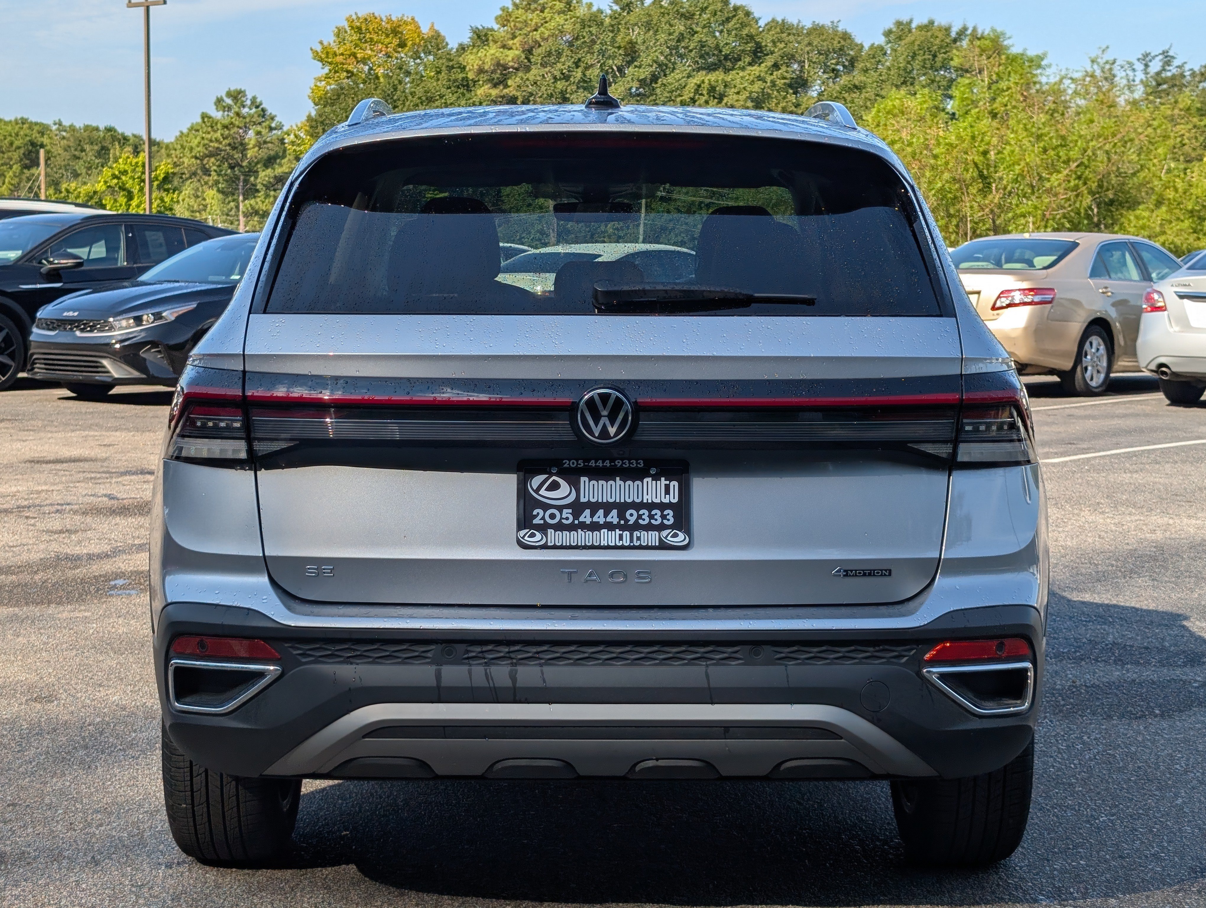 Used 2025 Volkswagen Taos SE AWD/4WD image 8