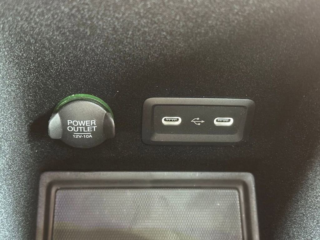 New 2026 Aston Martin DBX 707 image 25