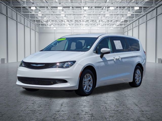 Used 2023 Chrysler Voyager LX FWD image 9