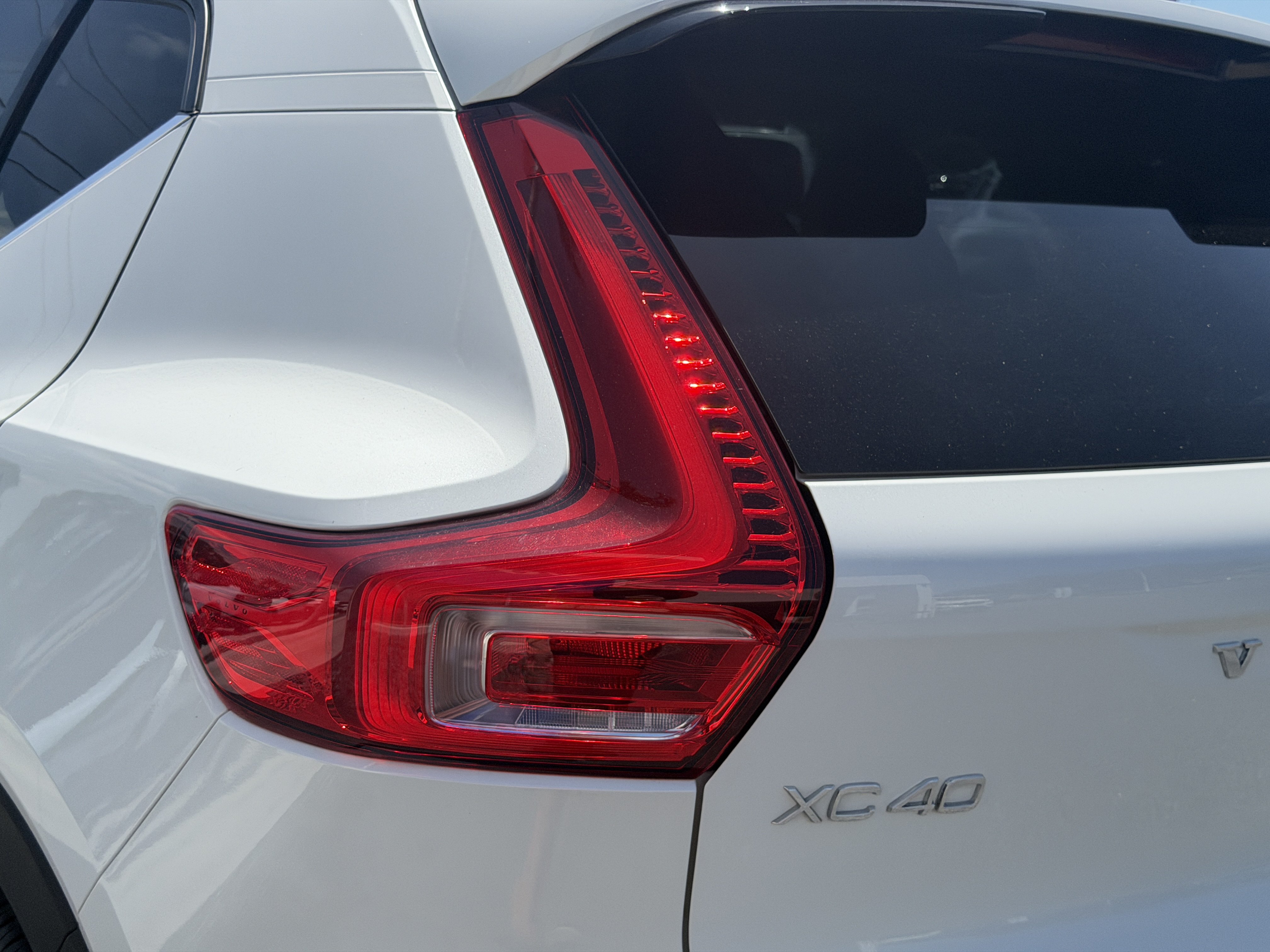 Certified 2023 Volvo XC40 B5 Ultimate w/ Protection Package Premier AWD/4WD image 9