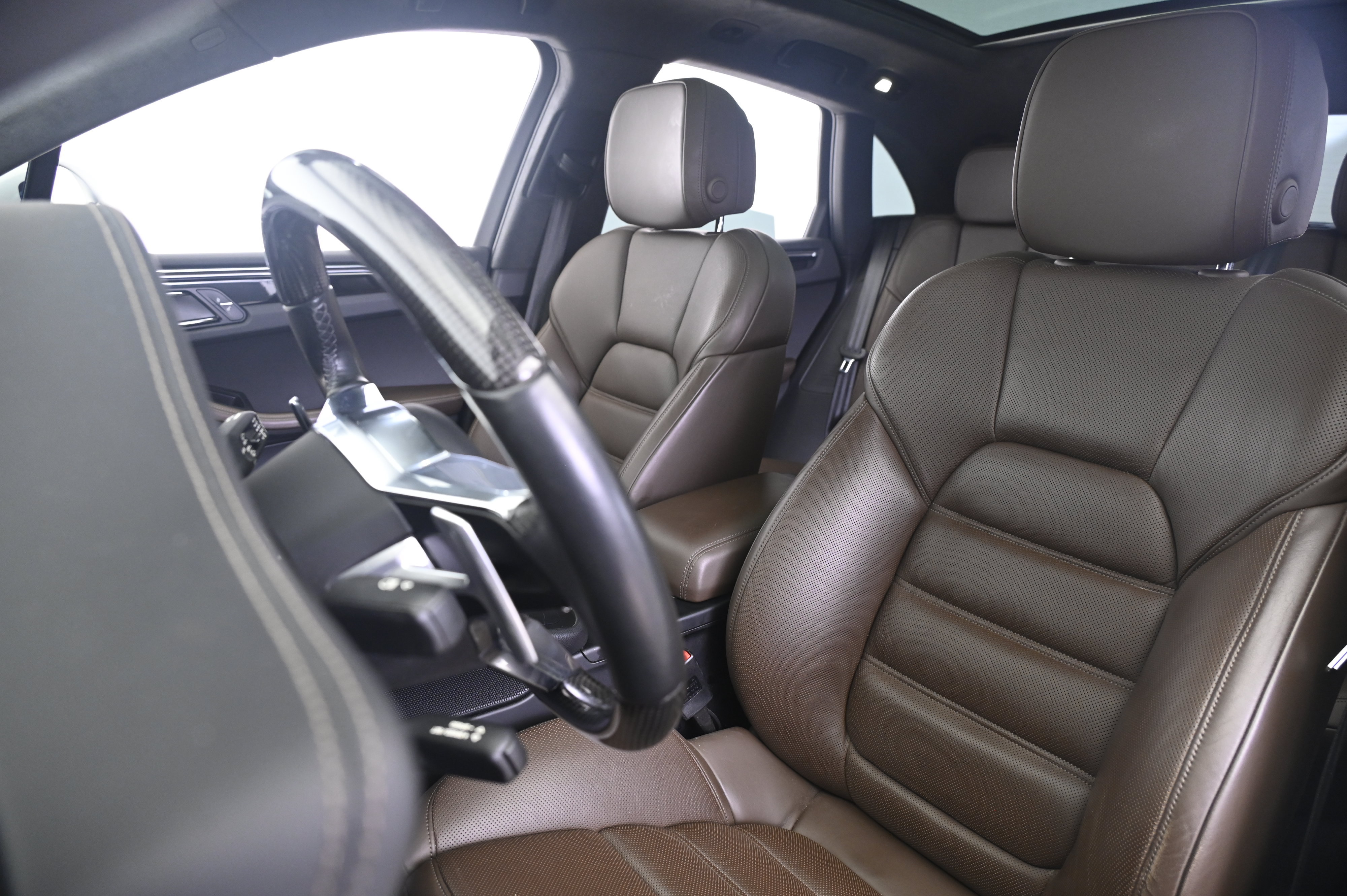 Used 2015 Porsche Macan Turbo AWD/4WD image 5