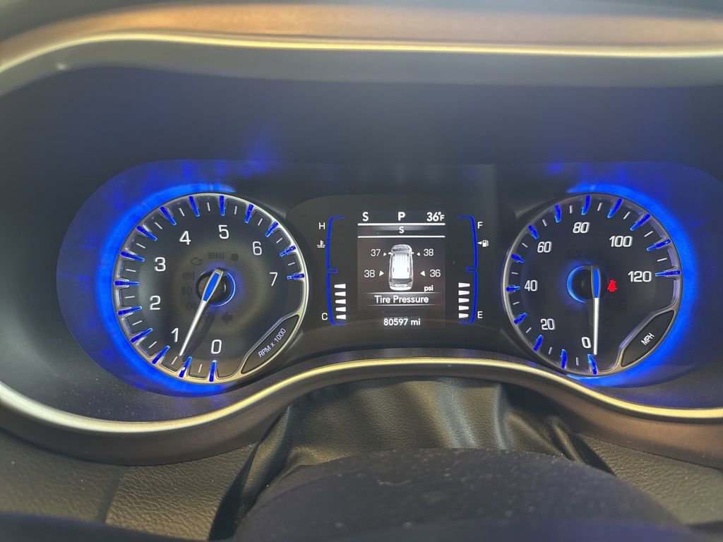 Used 2023 Chrysler Voyager LX image 17