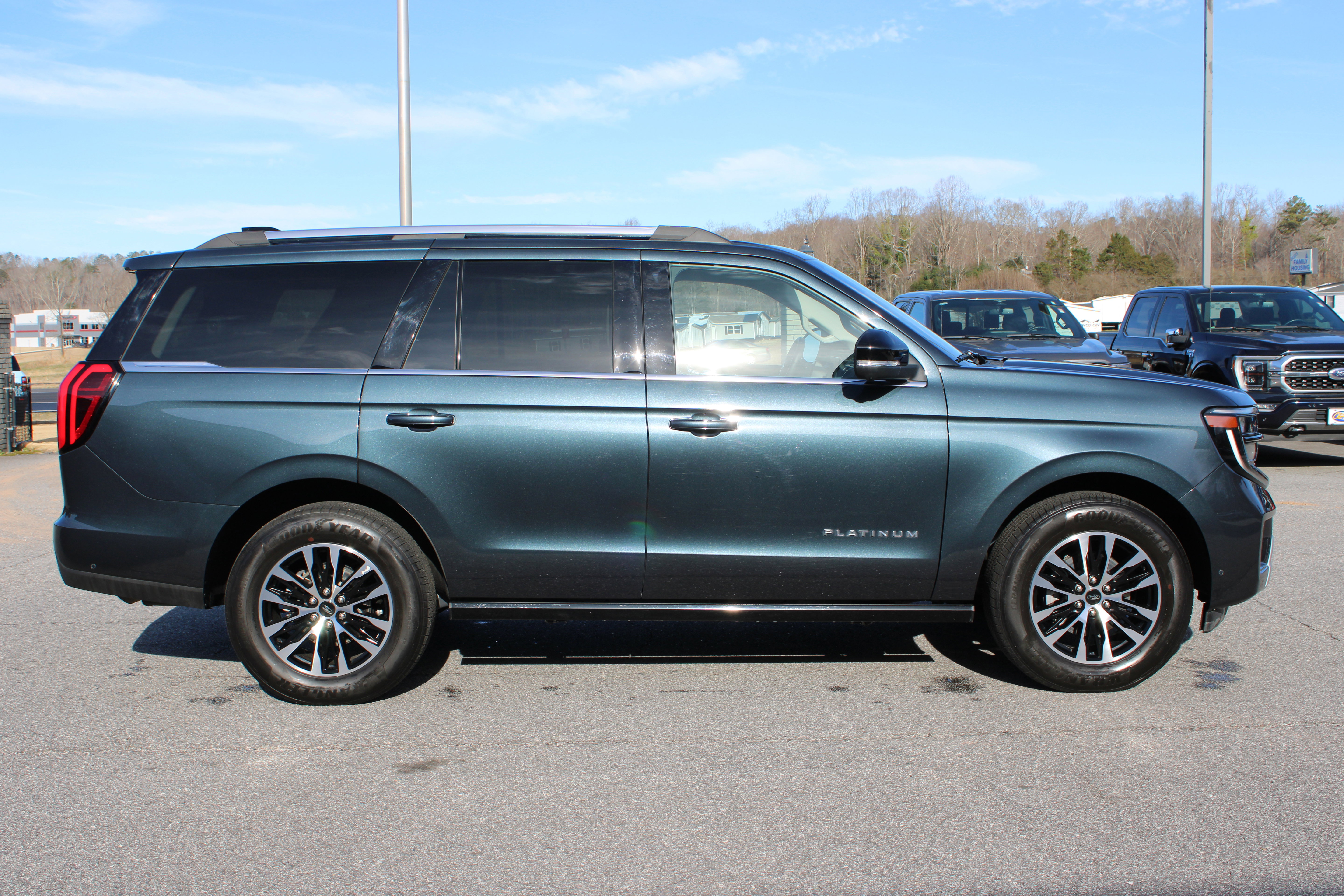 Used 2025 Ford Expedition Platinum image 5
