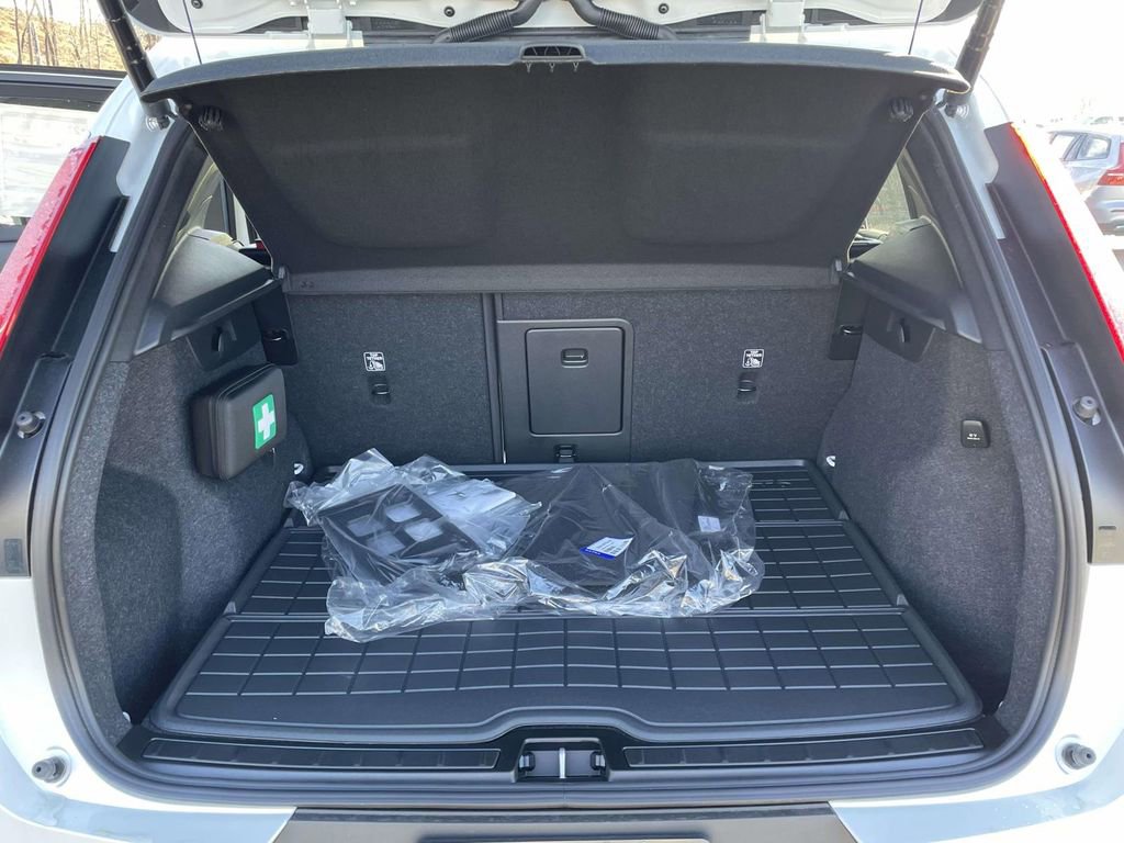 New 2026 Volvo XC40 B4 Plus w/ Protection Package Premier FWD image 30