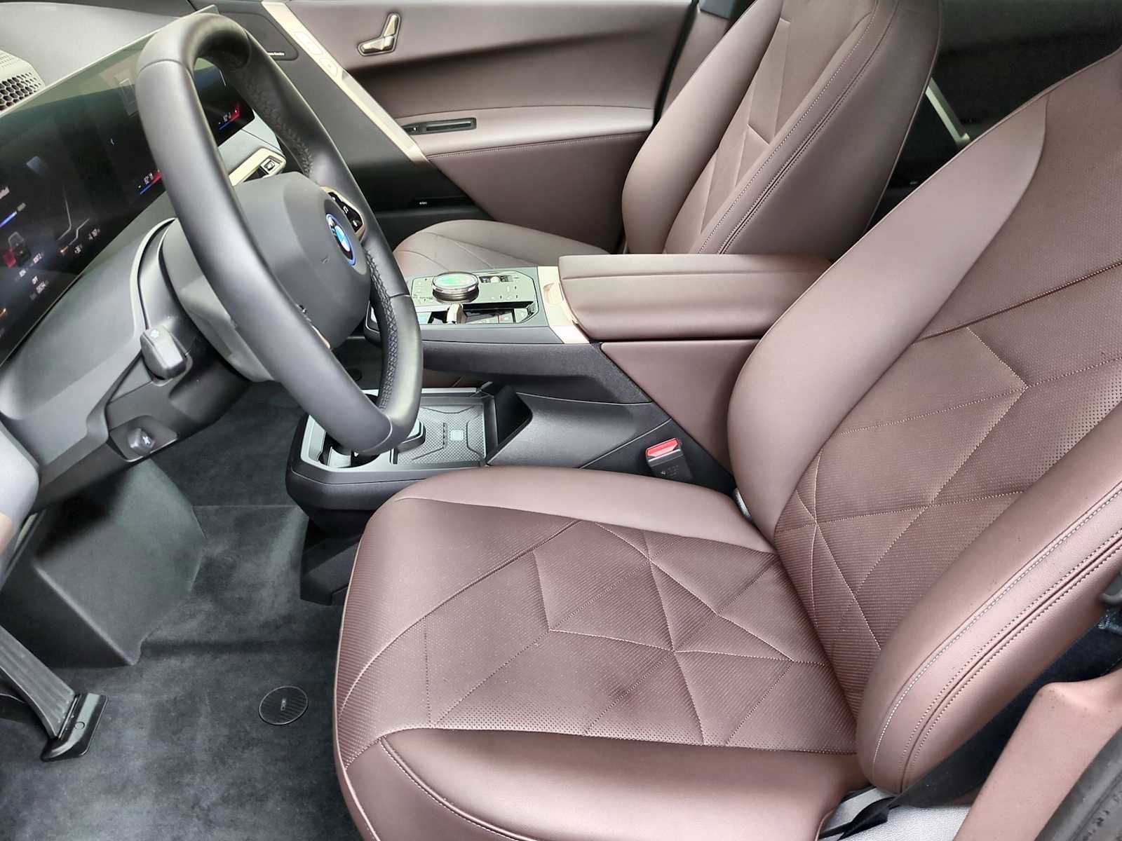 Used 2025 BMW iX xDrive50 image 16