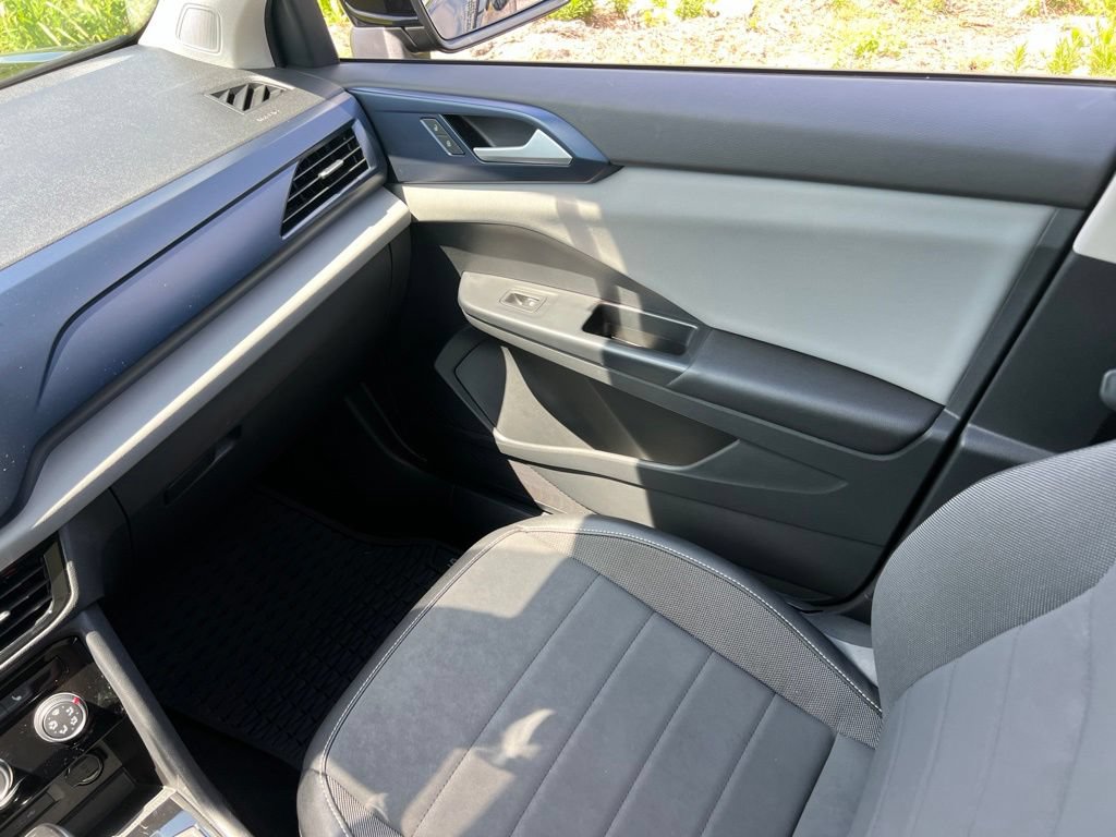 Certified 2023 Volkswagen Taos SE w/ Panoramic Sunroof Package FWD image 27