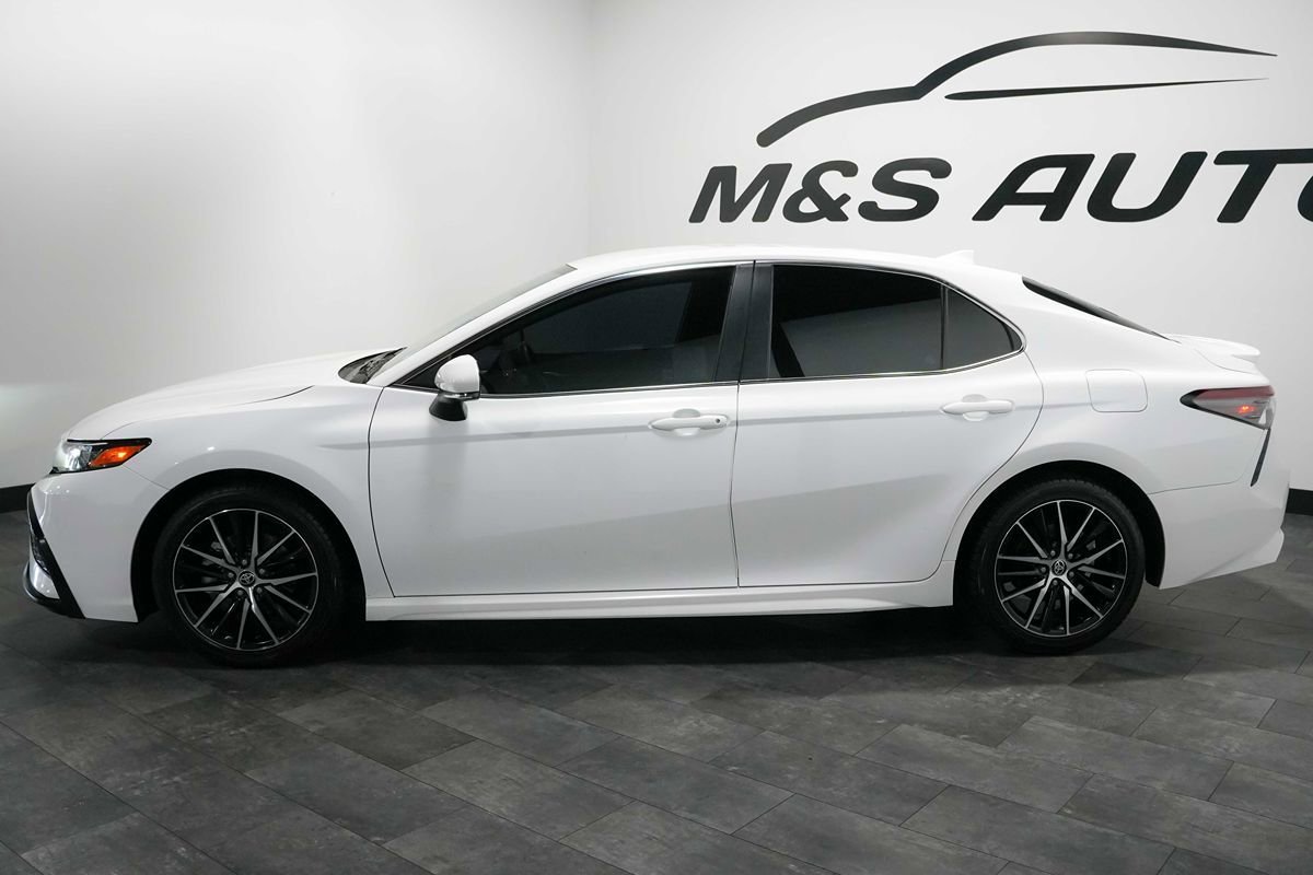 Used 2023 Toyota Camry SE w/ Convenience Package FWD image 3