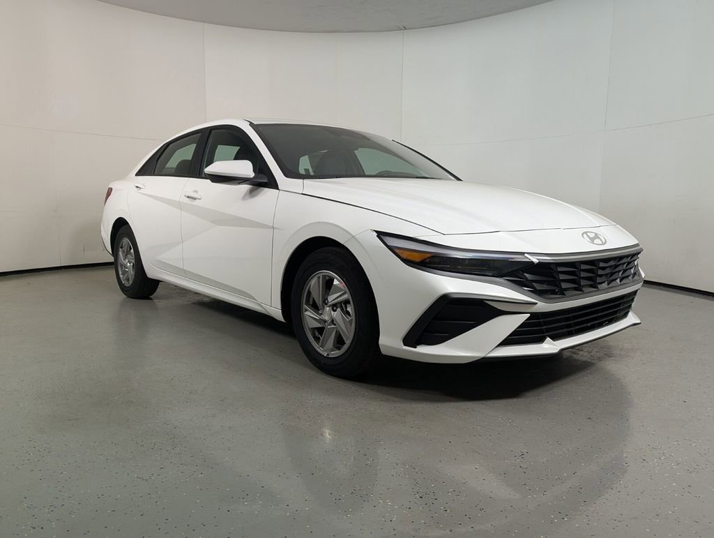 New 2026 Hyundai Elantra SE FWD image 1