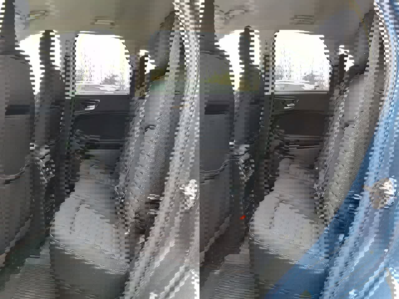 Used 2018 Ford Edge SE image 26