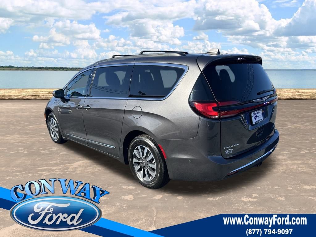 Used 2022 Chrysler Pacifica Limited w/ Uconnect Theater Family Group image 10