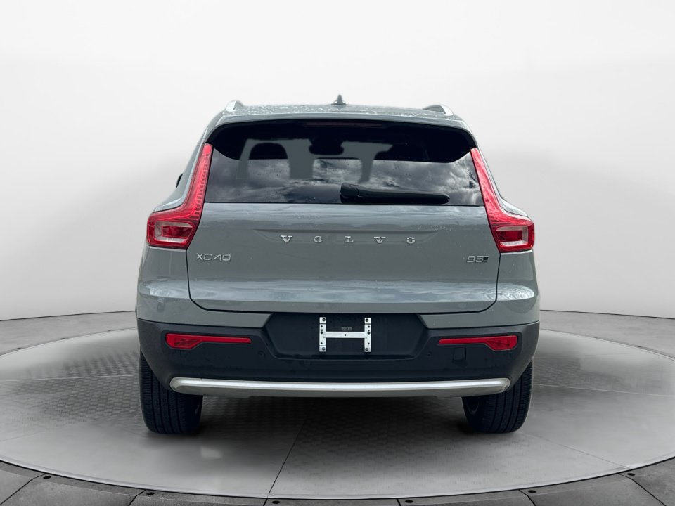 Used 2025 Volvo XC40 B5 Plus AWD/4WD image 6